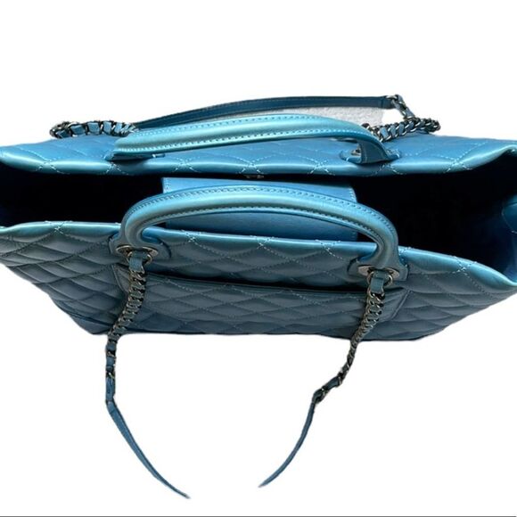 Chanel Easy Shopping Quilted Lambskin Handbag Blue - Picture 4 of 16